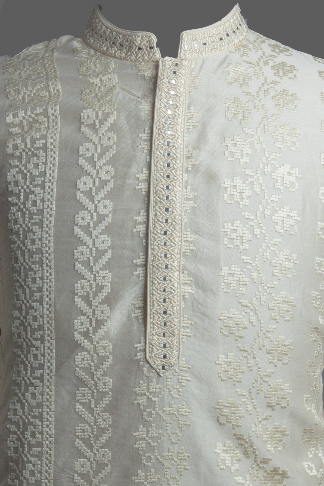Off-White Chanderi Kurta Set with Machine Embroidery