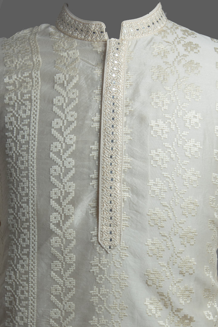 Off-White Chanderi Kurta Set with Machine Embroidery