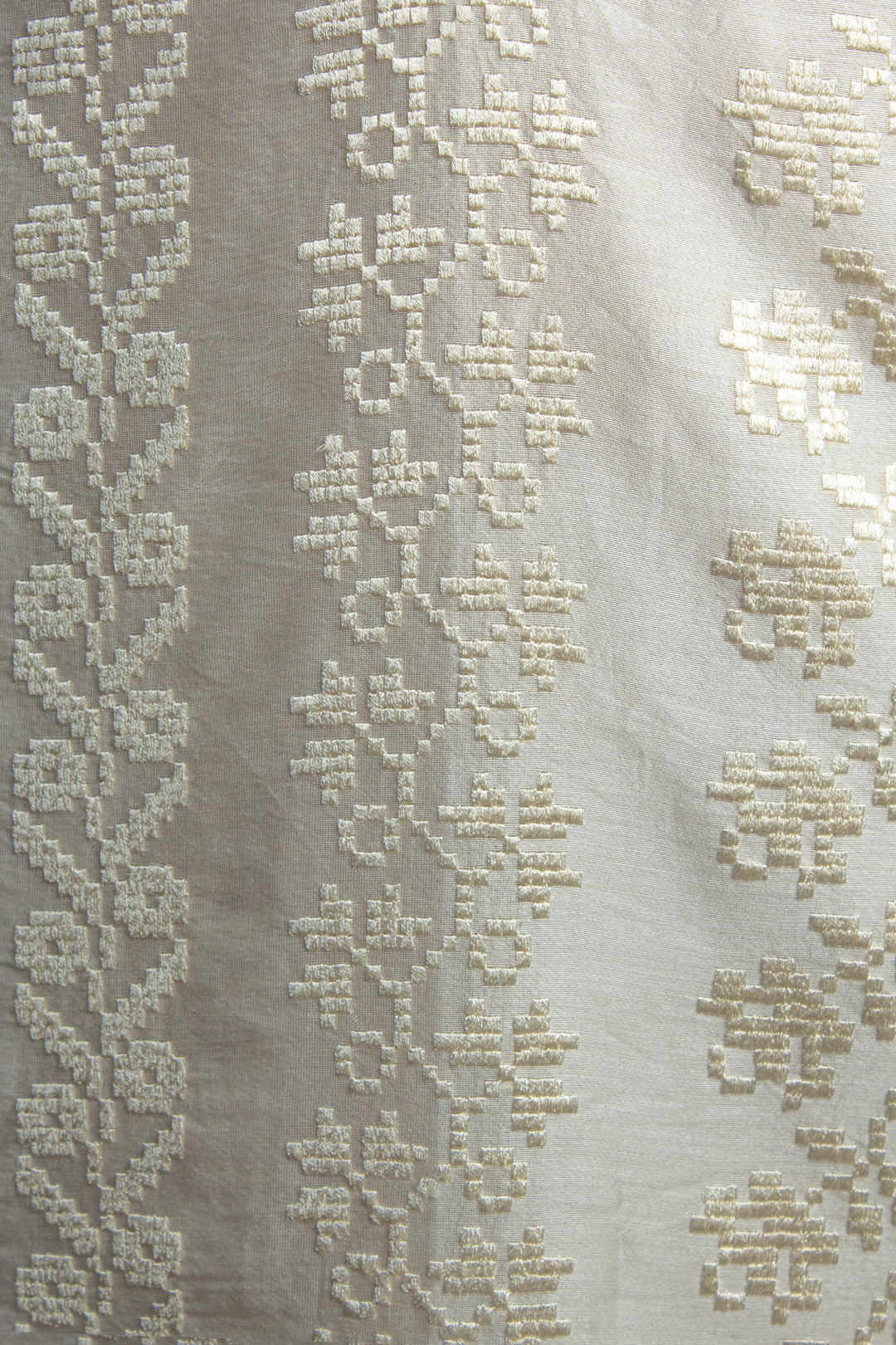 Off-White Chanderi Kurta Set with Machine Embroidery