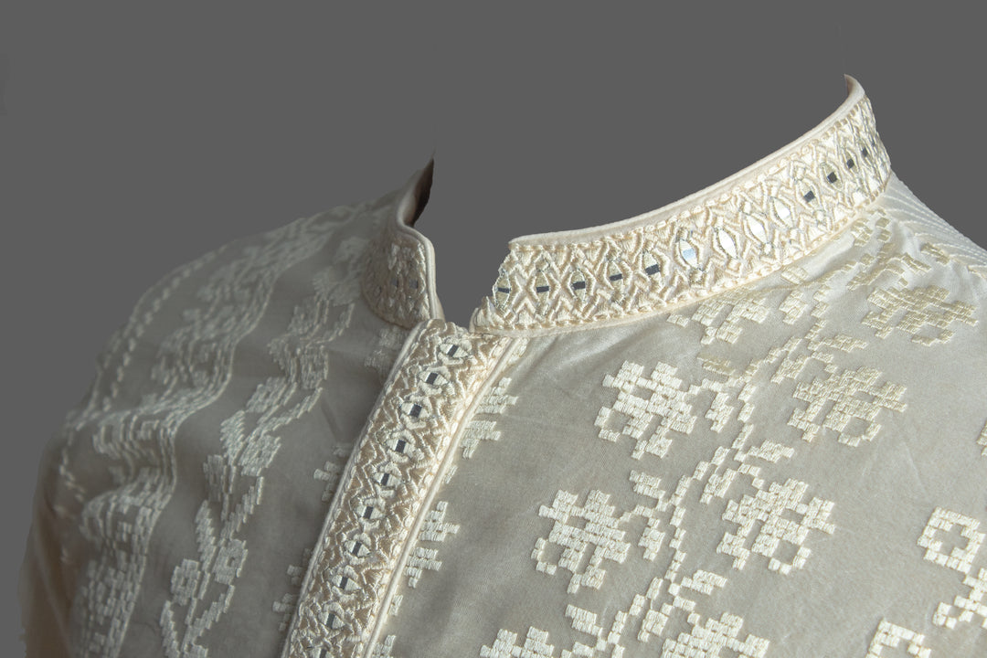 Off-White Chanderi Kurta Set with Machine Embroidery