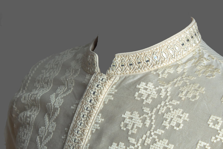 Off-White Chanderi Kurta Set with Machine Embroidery