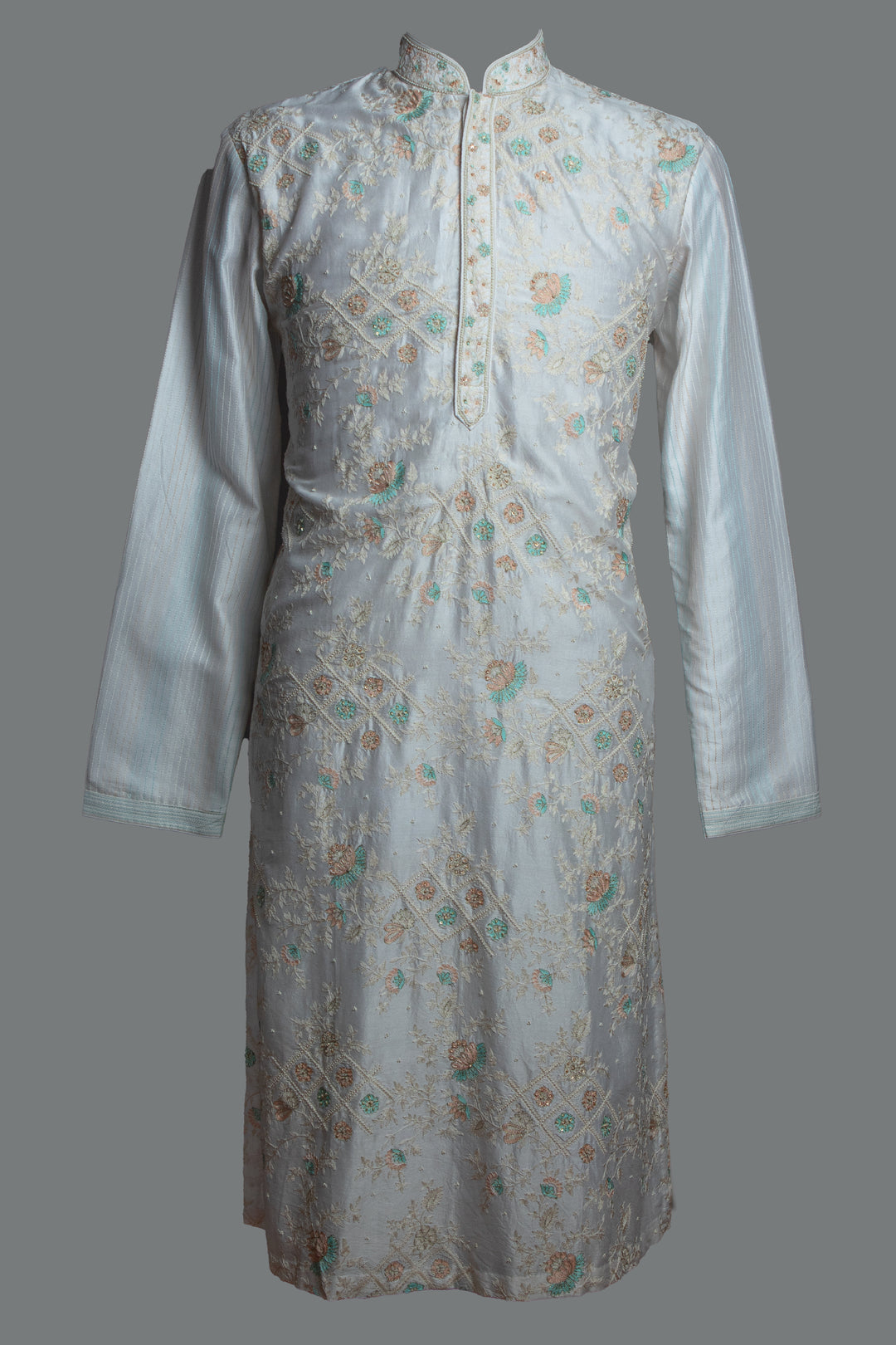 Off-White Chanderi Kurta Set with Aari & Hand Embroidery