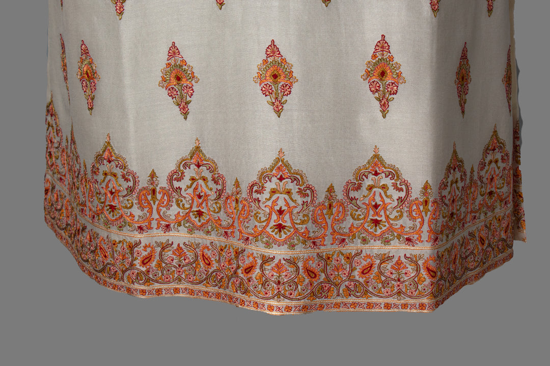 Off‑White Chanderi Kurta Set with Kashmiri Booti Embroidery, bottom border closeup