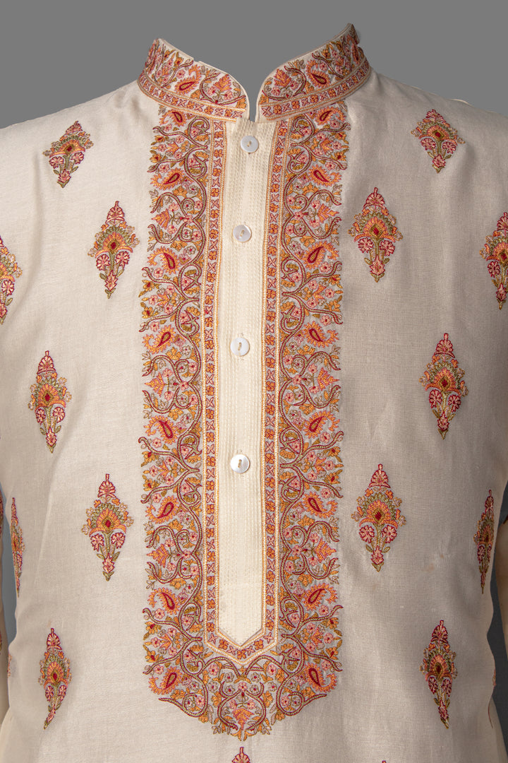 Off‑White Chanderi Kurta Set with Kashmiri Booti Embroidery , close up